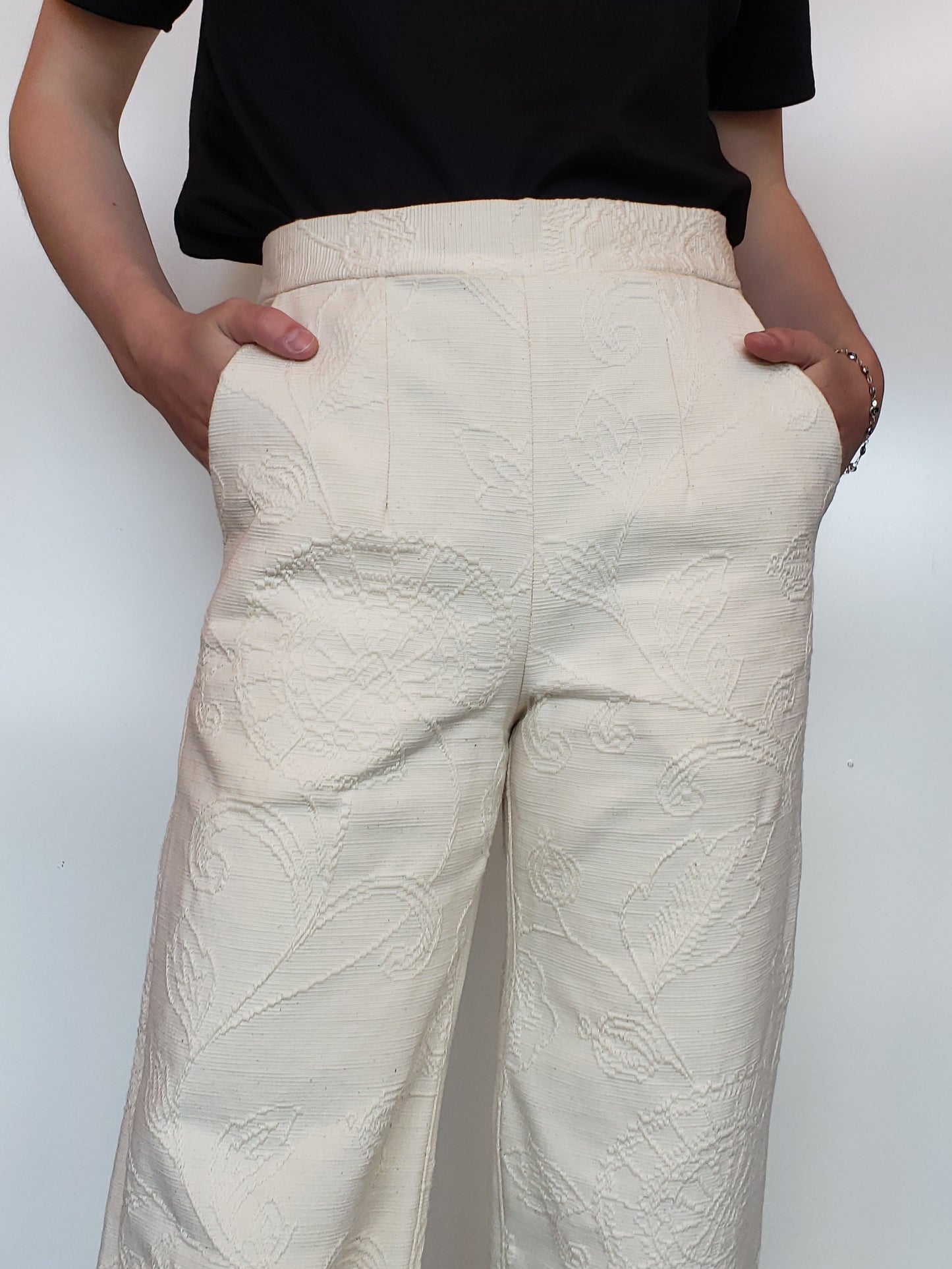 White Floral Cropped Pant