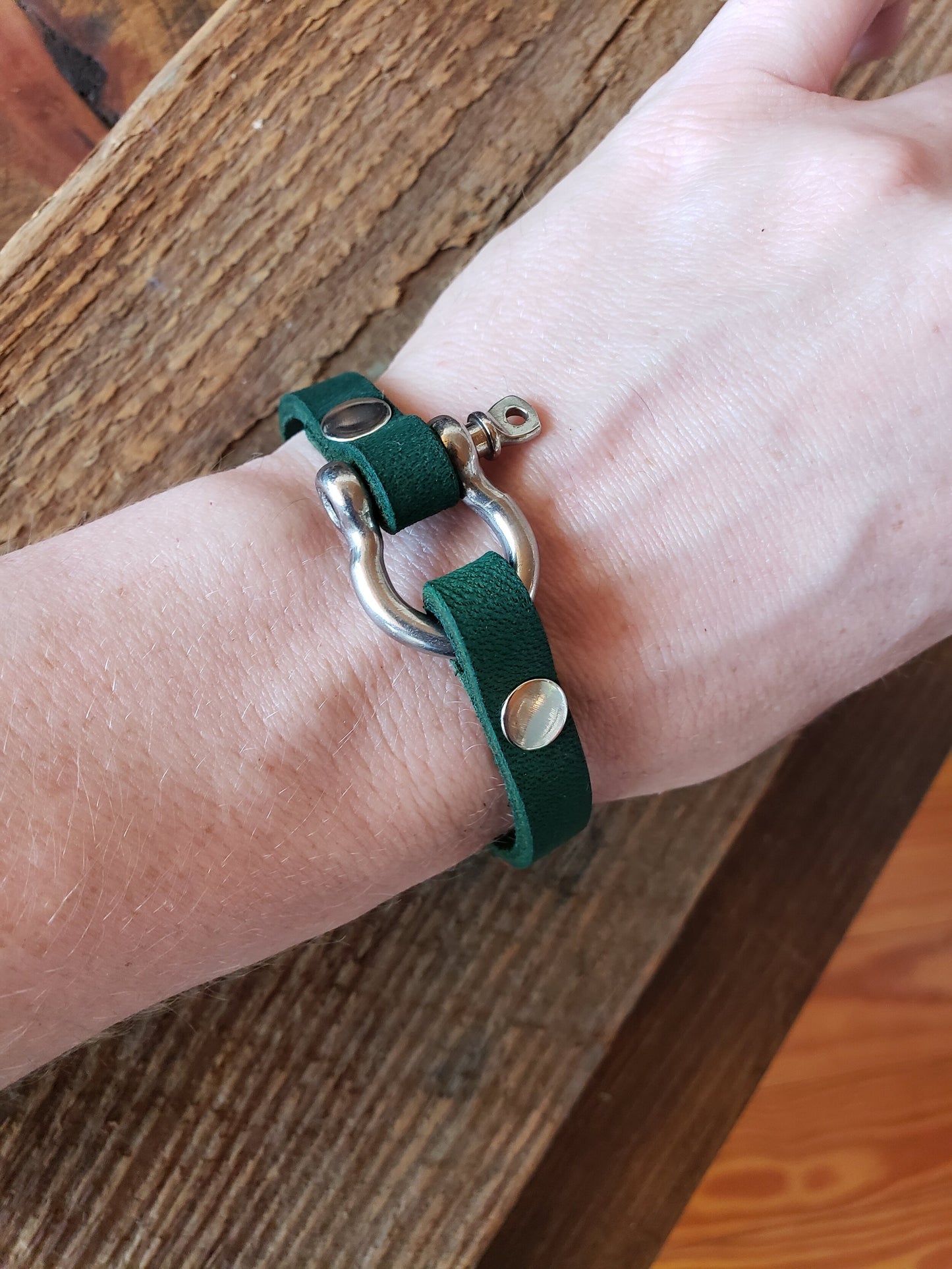 Forest green hand dyed leather/stone/rivit horse shoe clasp bracelet